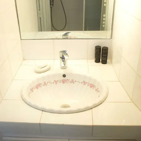 Apartment Hostnfly - Beautiful Near Republic *